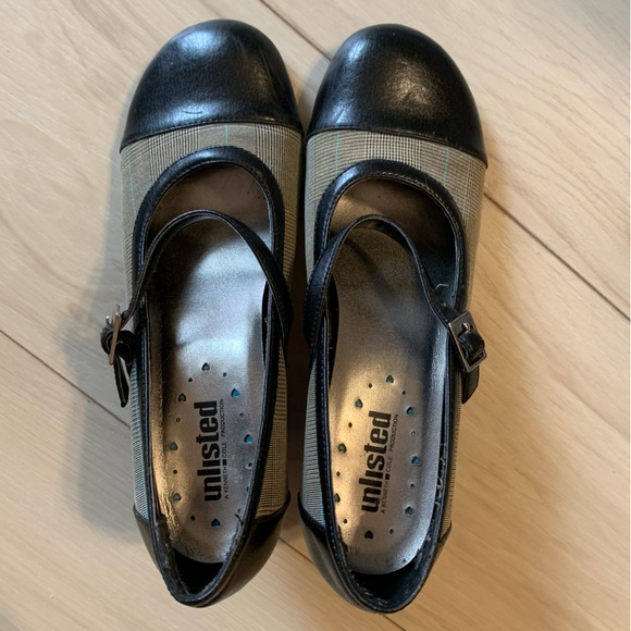 Plaid Heels with Black Tips - Picture 6 of 10